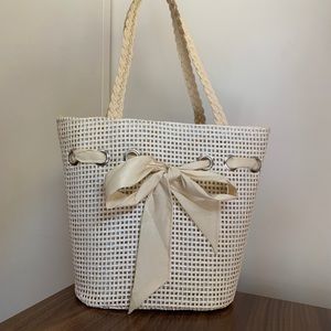 Cream And Beige Woven Tote Bag With Ribbon Bow - image 1